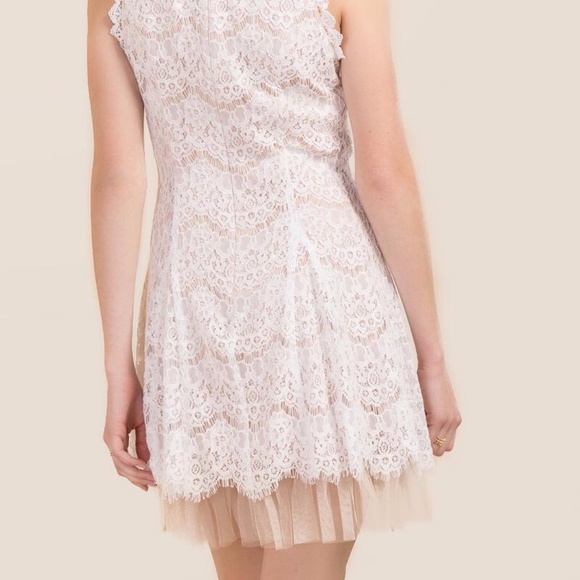 Formal lace dress - Picture 3 of 8